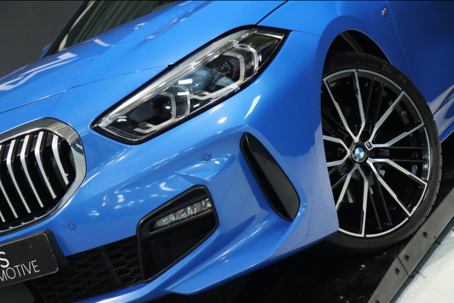 BMW 1-serie 118i M SPORT / PANODAK / LIVE COCKPIT / LED / CAMERA / CARPLAY
