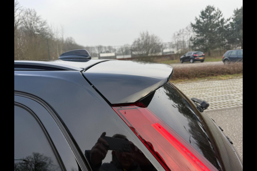 Volvo V60 2.0 B4 205 pk R-Design sport, Black edition, vele opties, sport leder, dealer onderhouden, 1 e eigenaar, NL auto met nap