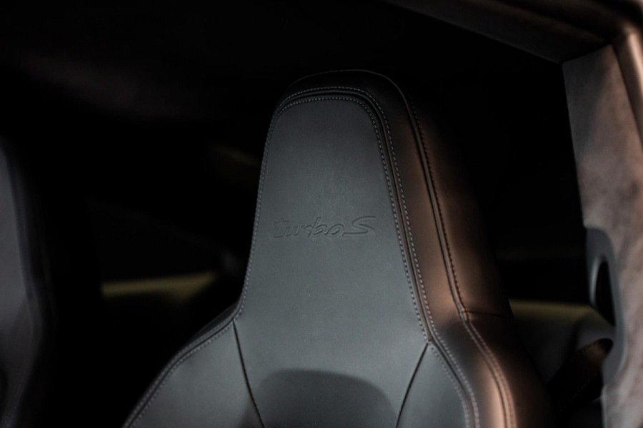 Porsche 911 3.8 Turbo S *Keramisch / Burmester / Lift-Systeem / Carbon / Stoelventilatie / Nachtzicht / Vierwielbesturing*