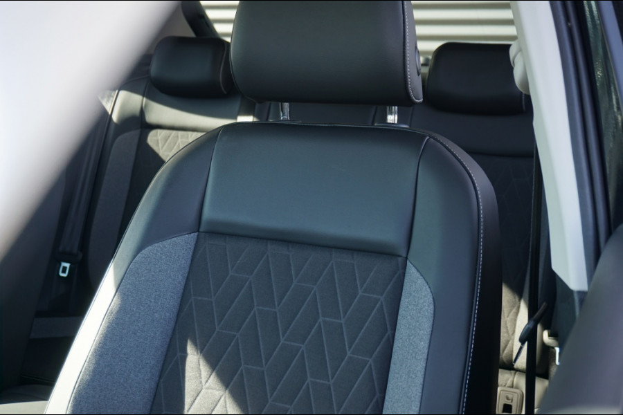 Volkswagen T-Roc 115PK Life GOAL Edition ALLSEASONS | STOELVERWARMING | PARK.SENS