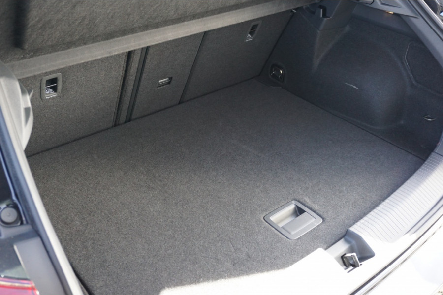 Volkswagen T-Roc 115PK Life GOAL Edition ALLSEASONS | STOELVERWARMING | PARK.SENS