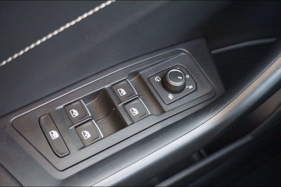 Volkswagen T-Roc 115PK Life GOAL Edition ALLSEASONS | STOELVERWARMING | PARK.SENS