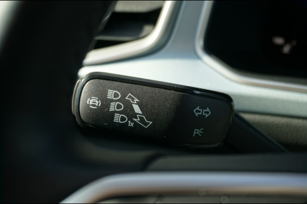 Volkswagen T-Roc 115PK Life GOAL Edition ALLSEASONS | STOELVERWARMING | PARK.SENS