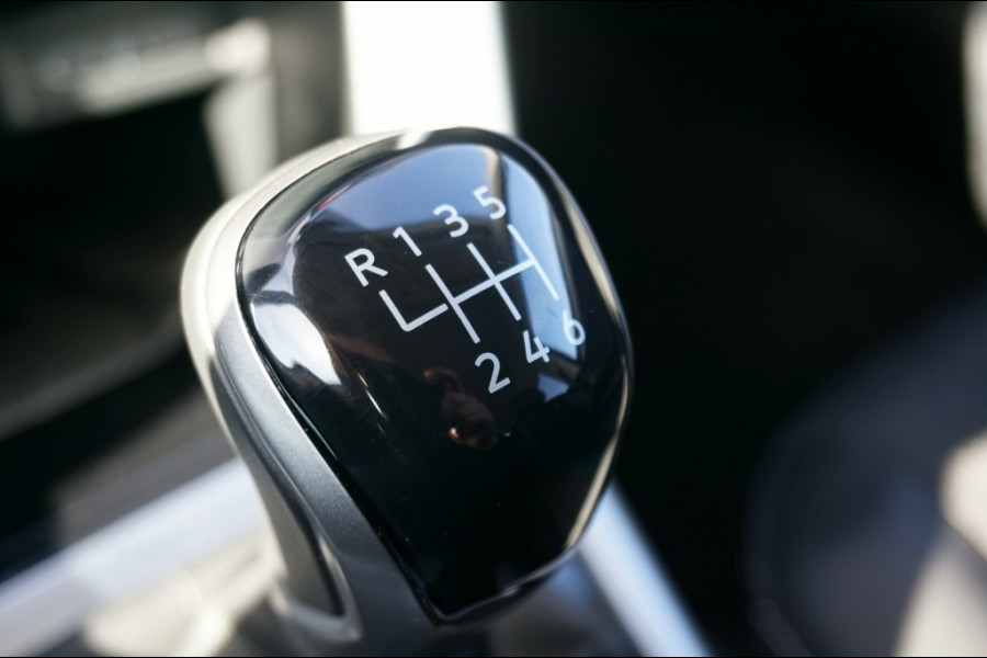 Volkswagen T-Roc 115PK Life GOAL Edition ALLSEASONS | STOELVERWARMING | PARK.SENS