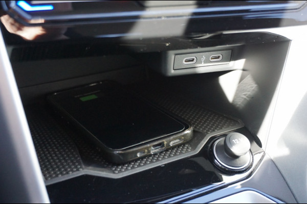 Volkswagen T-Roc 115PK Life GOAL Edition ALLSEASONS | STOELVERWARMING | PARK.SENS