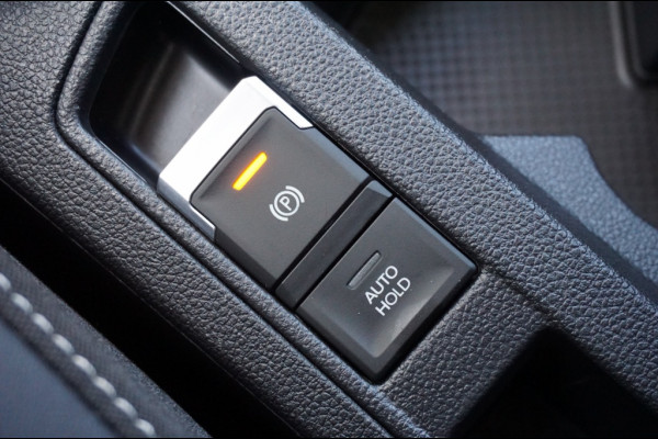 Volkswagen T-Roc 115PK Life GOAL Edition ALLSEASONS | STOELVERWARMING | PARK.SENS