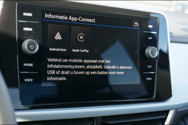 Volkswagen T-Roc 115PK Life GOAL Edition ALLSEASONS | STOELVERWARMING | PARK.SENS