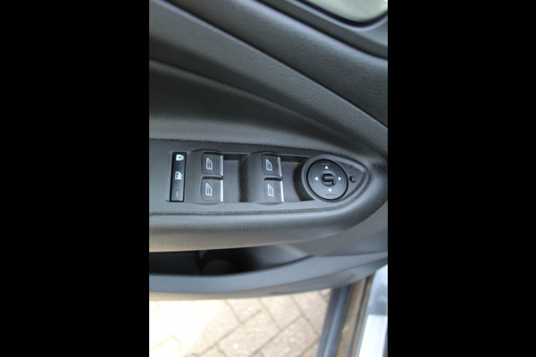 Ford Kuga 1.5 EcoBoost ST Line , 180pk , AWD , 1800kg Trekgewicht Climate control , Navigatie , Camera , Trekhaak Panorama/schuif kantel dak , Dealeronderhouden