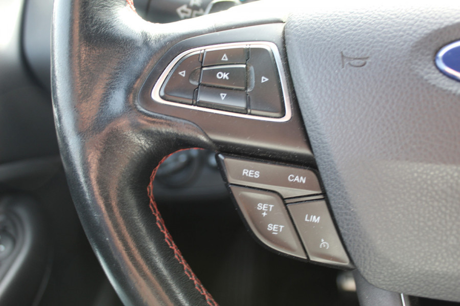 Ford Kuga 1.5 EcoBoost ST Line , 180pk , AWD , 1800kg Trekgewicht Climate control , Navigatie , Camera , Trekhaak Panorama/schuif kantel dak , Dealeronderhouden