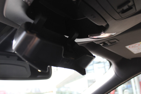 Ford Kuga 1.5 EcoBoost ST Line , 180pk , AWD , 1800kg Trekgewicht Climate control , Navigatie , Camera , Trekhaak Panorama/schuif kantel dak , Dealeronderhouden