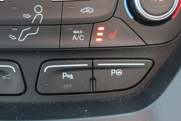 Ford Kuga 1.5 EcoBoost ST Line , 180pk , AWD , 1800kg Trekgewicht Climate control , Navigatie , Camera , Trekhaak Panorama/schuif kantel dak , Dealeronderhouden