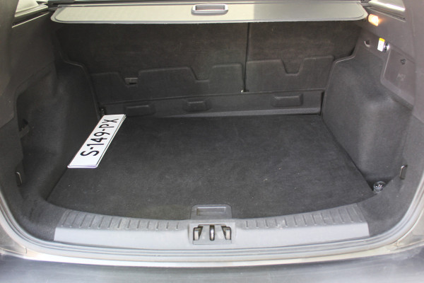 Ford Kuga 1.5 EcoBoost ST Line , 180pk , AWD , 1800kg Trekgewicht Climate control , Navigatie , Camera , Trekhaak Panorama/schuif kantel dak , Dealeronderhouden