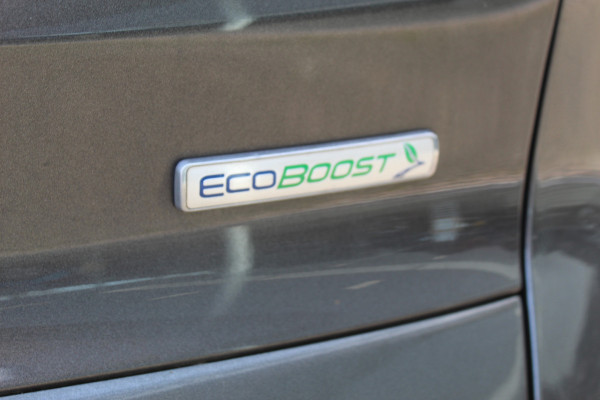 Ford Kuga 1.5 EcoBoost ST Line , 180pk , AWD , 1800kg Trekgewicht Climate control , Navigatie , Camera , Trekhaak Panorama/schuif kantel dak , Dealeronderhouden