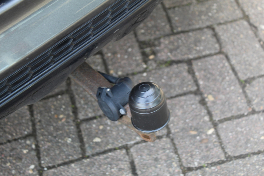 Ford Kuga 1.5 EcoBoost ST Line , 180pk , AWD , 1800kg Trekgewicht Climate control , Navigatie , Camera , Trekhaak Panorama/schuif kantel dak , Dealeronderhouden