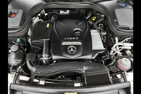 Mercedes-Benz GLC Coupé 300 e 4MATIC Plugin Hybride AMG Line | Digitale Cockpit | Leder | rode remklauwen | Panamericana Grille | Premium pakket Inclusief 24 maanden Mercedes-Benz Certified garantie voor Europa.