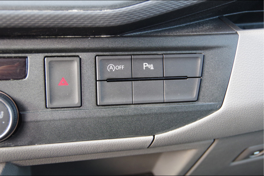 Volkswagen Transporter 2.0 TDI L2 3-ZITS, AUT. LED, 2X SCHUIFDEUR, TREKHAAK, STOELVERWARMING, CAMERA, ADAPT. CRUISE, AIRCO
