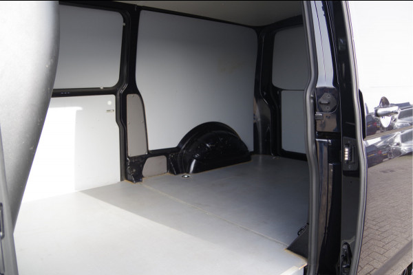 Volkswagen Transporter 2.0 TDI L2 3-ZITS, AUT. LED, 2X SCHUIFDEUR, TREKHAAK, STOELVERWARMING, CAMERA, ADAPT. CRUISE, AIRCO