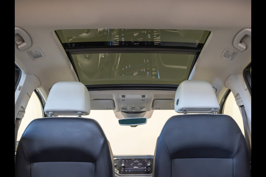 Volkswagen T-Roc 1.5 TSI Style / 150pk / Lederen bekleding / Airco / Achteruitrijcamera / Stoelverwarming / Cruise