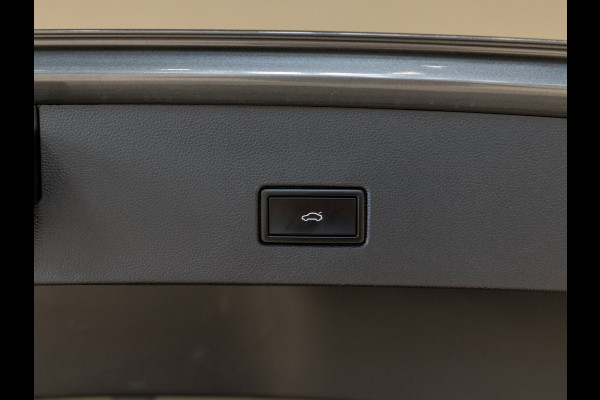 Volkswagen T-Roc 1.5 TSI Style / 150pk / Lederen bekleding / Airco / Achteruitrijcamera / Stoelverwarming / Cruise