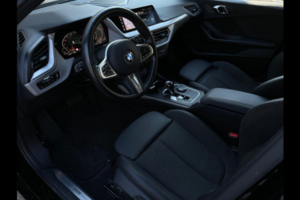 BMW 1-serie 118i High Executive/Automaat/Carplay/Navi/Cruise C