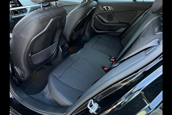 BMW 1-serie 118i High Executive/Automaat/Carplay/Navi/Cruise C
