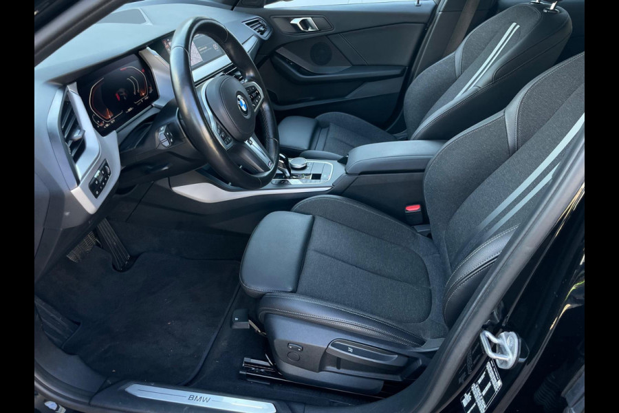 BMW 1-serie 118i High Executive/Automaat/Carplay/Navi/Cruise C