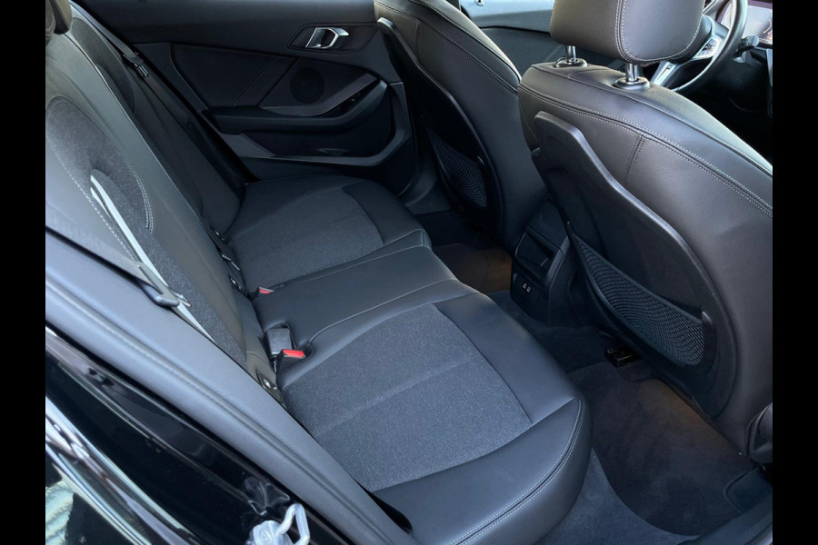 BMW 1-serie 118i High Executive/Automaat/Carplay/Navi/Cruise C