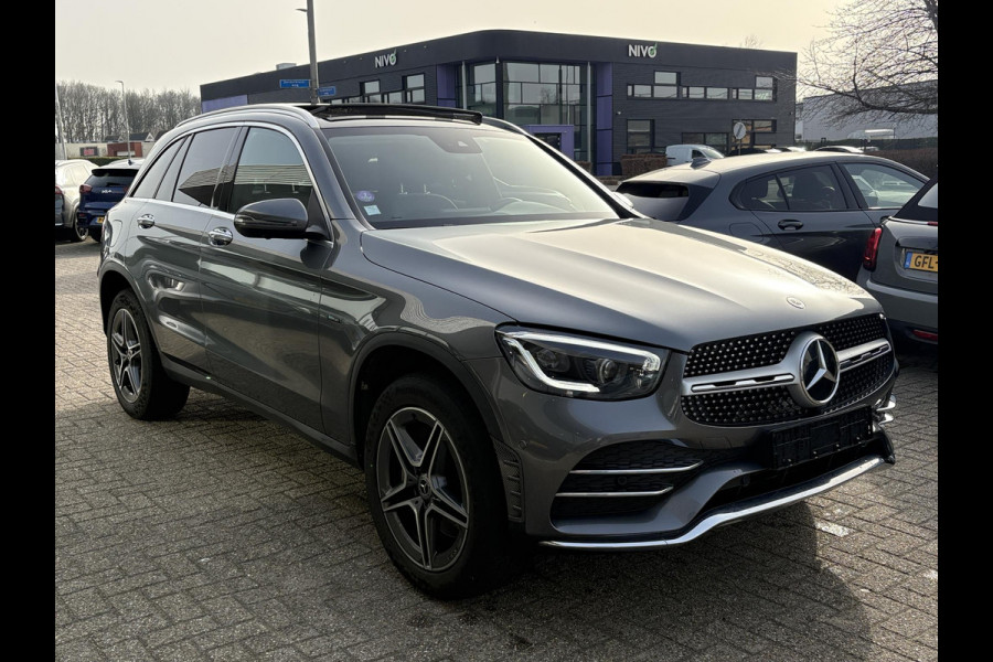 Mercedes-Benz GLC 300e 4MATIC AMG Line 320pk | PHEV | Panoramadak | Stoelverwarming | Burmeister | 360 Camera | Adaptive Cruise |