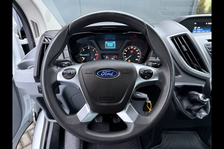 Ford Transit 2.0 TDCI EURO 6 / PICK UP / HIAB KRAAN T-CLX 013 / 2.7 TONS TREKHAAK / 34.988 KM! / 1e EIG. / 3-ZITS / AIRCO / ZEER NETJES