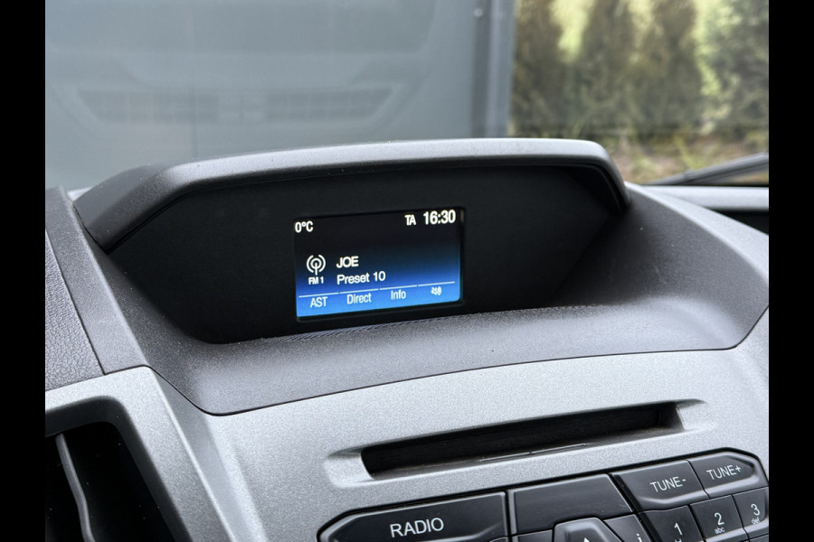 Ford Transit 2.0 TDCI EURO 6 / PICK UP / HIAB KRAAN T-CLX 013 / 2.7 TONS TREKHAAK / 34.988 KM! / 1e EIG. / 3-ZITS / AIRCO / ZEER NETJES