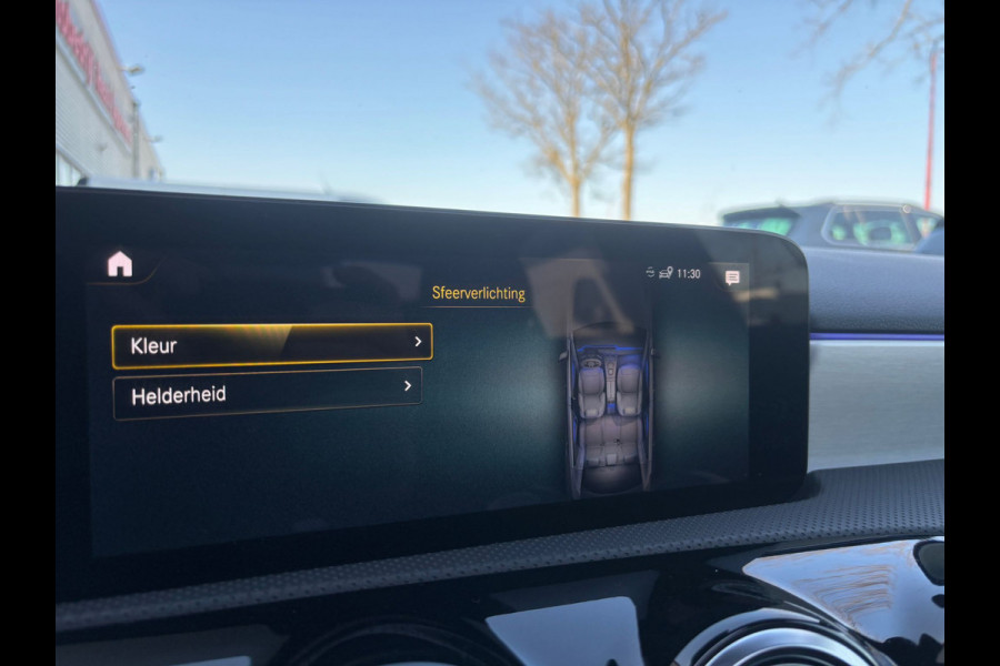 Mercedes-Benz A-Klasse 180 Business Solution AMG Pano | Sfeerverlichting | NL Auto!