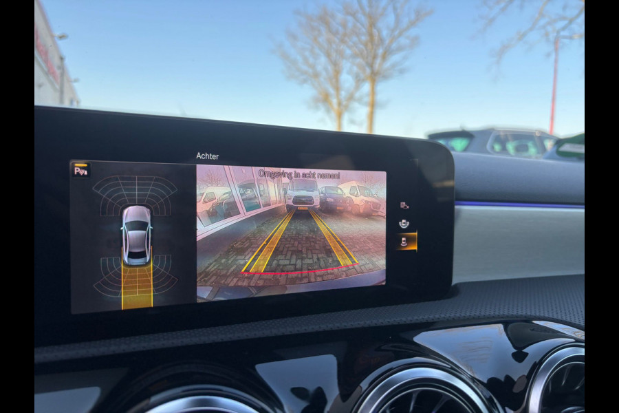 Mercedes-Benz A-Klasse 180 Business Solution AMG Pano | Sfeerverlichting | NL Auto!