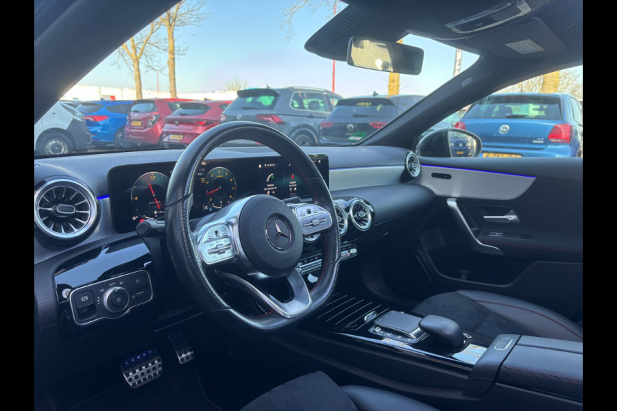 Mercedes-Benz A-Klasse 180 Business Solution AMG Pano | Sfeerverlichting | NL Auto!