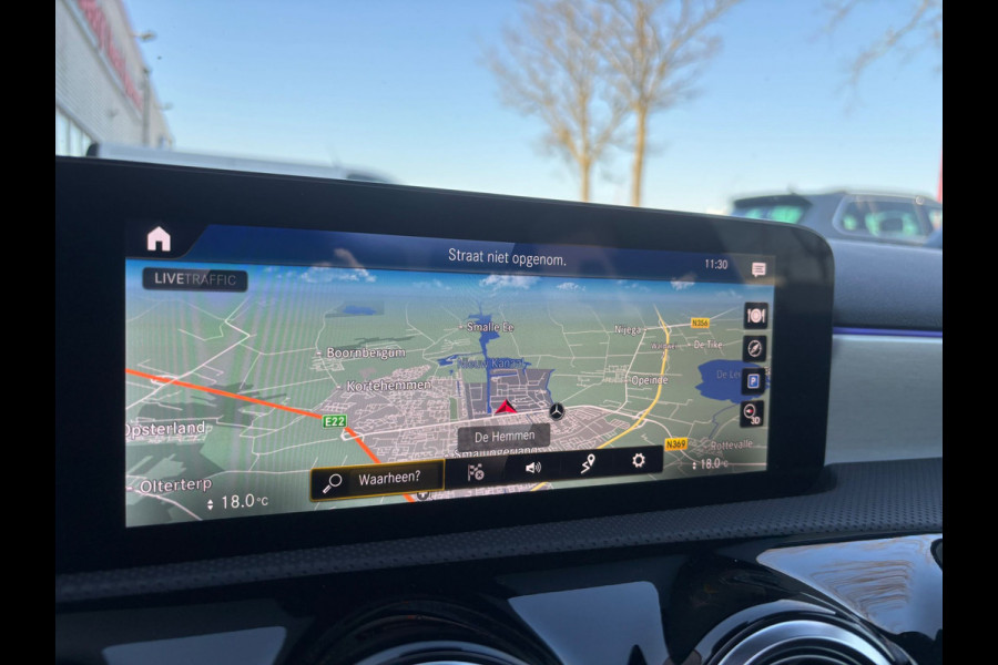 Mercedes-Benz A-Klasse 180 Business Solution AMG Pano | Sfeerverlichting | NL Auto!