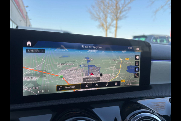 Mercedes-Benz A-Klasse 180 Business Solution AMG Pano | Sfeerverlichting | NL Auto!