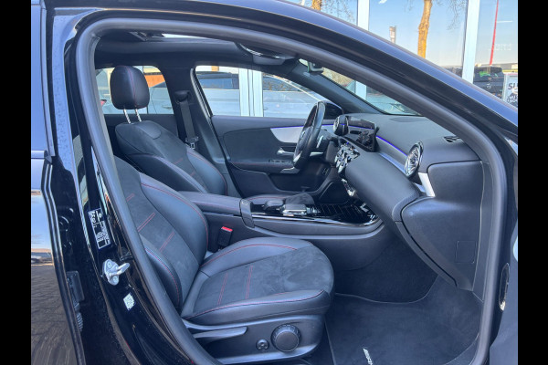 Mercedes-Benz A-Klasse 180 Business Solution AMG Pano | Sfeerverlichting | NL Auto!