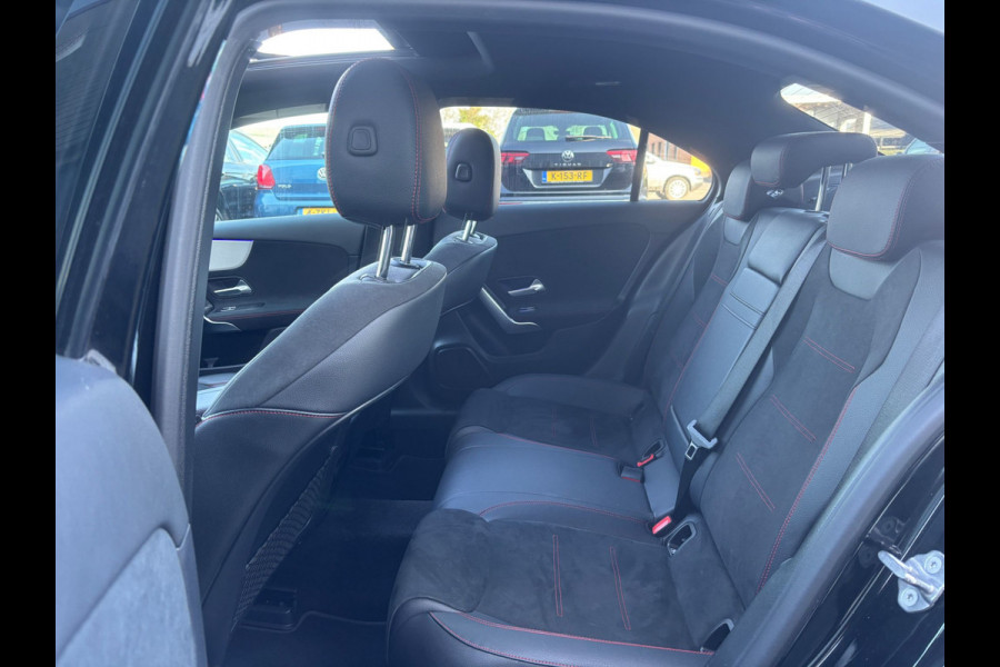 Mercedes-Benz A-Klasse 180 Business Solution AMG Pano | Sfeerverlichting | NL Auto!