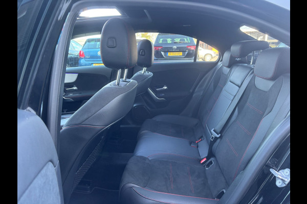 Mercedes-Benz A-Klasse 180 Business Solution AMG Pano | Sfeerverlichting | NL Auto!