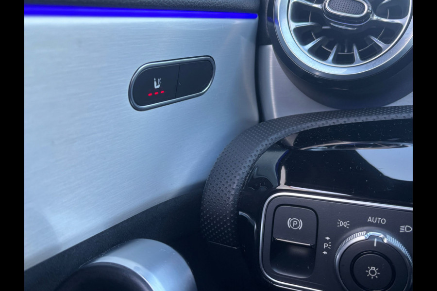 Mercedes-Benz A-Klasse 180 Business Solution AMG Pano | Sfeerverlichting | NL Auto!