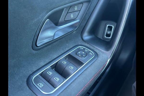 Mercedes-Benz A-Klasse 180 Business Solution AMG Pano | Sfeerverlichting | NL Auto!