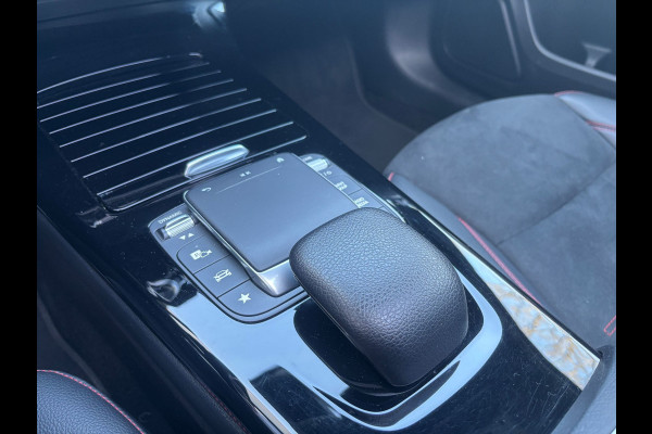 Mercedes-Benz A-Klasse 180 Business Solution AMG Pano | Sfeerverlichting | NL Auto!