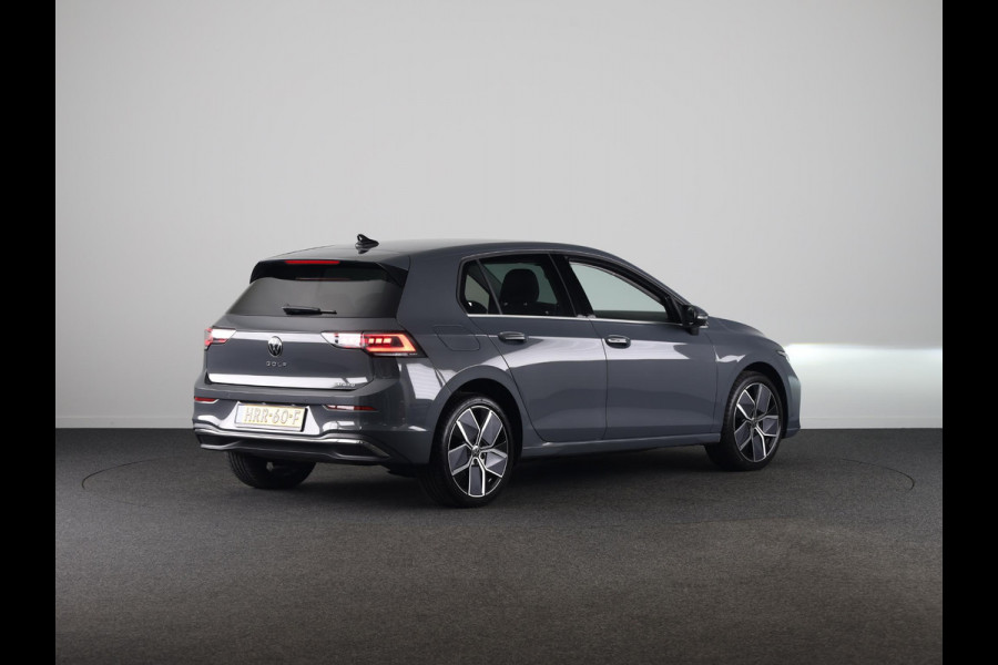 Volkswagen Golf 1.5 eHybrid Style Edition 204 pk Automaat (DSG) | Verlengde garantie | Navigatie via App | Parkeersensoren (Park assist) | Achteruitrijcamera | Stoelverwarming |