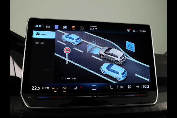 Volkswagen Golf 1.5 eHybrid Style Edition 204 pk Automaat (DSG) | Verlengde garantie | Navigatie via App | Parkeersensoren (Park assist) | Achteruitrijcamera | Stoelverwarming |