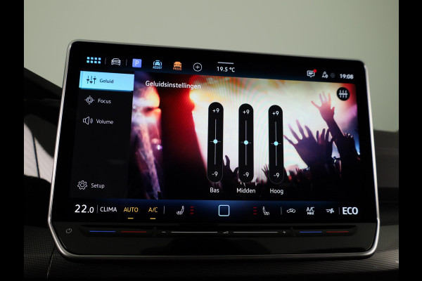 Volkswagen Golf 1.5 eHybrid Style Edition 204 pk Automaat (DSG) | Verlengde garantie | Navigatie via App | Parkeersensoren (Park assist) | Achteruitrijcamera | Stoelverwarming |