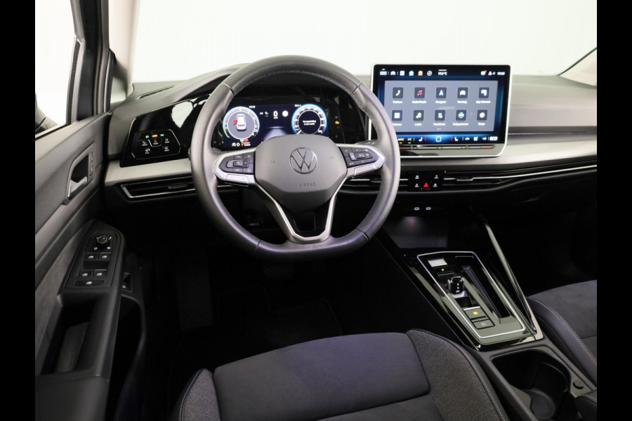 Volkswagen Golf 1.5 eHybrid Style Edition 204 pk Automaat (DSG) | Verlengde garantie | Navigatie via App | Parkeersensoren (Park assist) | Achteruitrijcamera | Stoelverwarming |