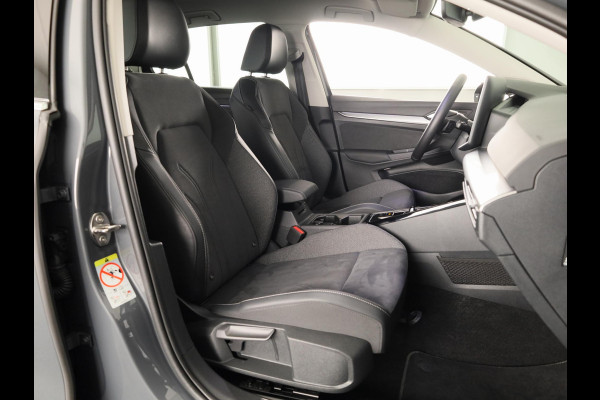 Volkswagen Golf 1.5 eHybrid Style Edition 204 pk Automaat (DSG) | Verlengde garantie | Navigatie via App | Parkeersensoren (Park assist) | Achteruitrijcamera | Stoelverwarming |