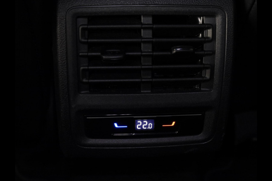 Volkswagen Golf 1.5 eHybrid Style Edition 204 pk Automaat (DSG) | Verlengde garantie | Navigatie via App | Parkeersensoren (Park assist) | Achteruitrijcamera | Stoelverwarming |