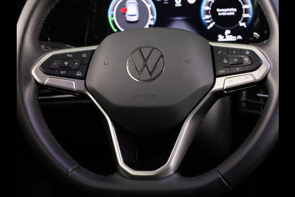 Volkswagen Golf 1.5 eHybrid Style Edition 204 pk Automaat (DSG) | Verlengde garantie | Navigatie via App | Parkeersensoren (Park assist) | Achteruitrijcamera | Stoelverwarming |