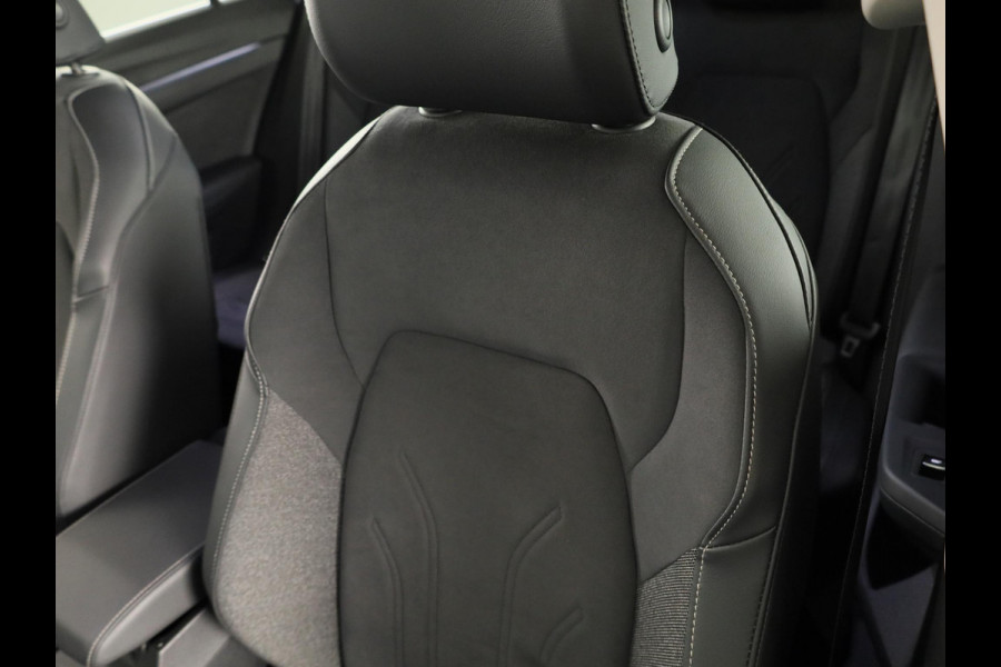 Volkswagen Golf 1.5 eHybrid Style Edition 204 pk Automaat (DSG) | Verlengde garantie | Navigatie via App | Parkeersensoren (Park assist) | Achteruitrijcamera | Stoelverwarming |