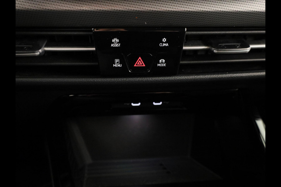Volkswagen Golf 1.5 eHybrid Style Edition 204 pk Automaat (DSG) | Verlengde garantie | Navigatie via App | Parkeersensoren (Park assist) | Achteruitrijcamera | Stoelverwarming |